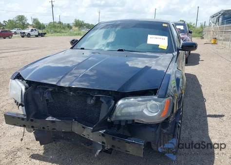 2014 Chrysler 300 300S z USA, uszkodzony, nr VIN 2C3CCABG9EH143122